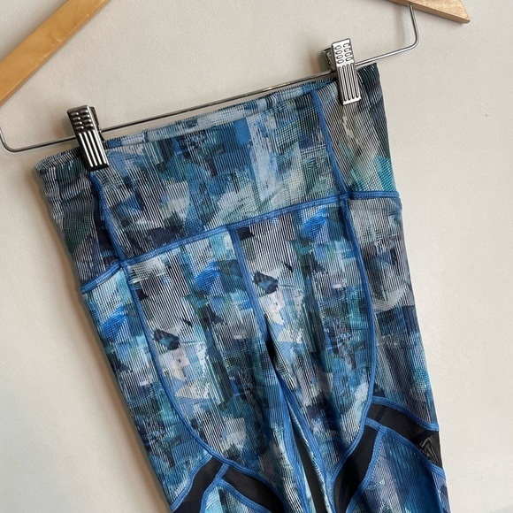 Lululemon On Pace Crop 21” Leggings Size 2 Sun Dazed Blue Multi Side Pockets - Picture 4 of 9